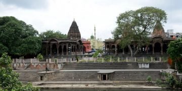 खान नदी के किनारे