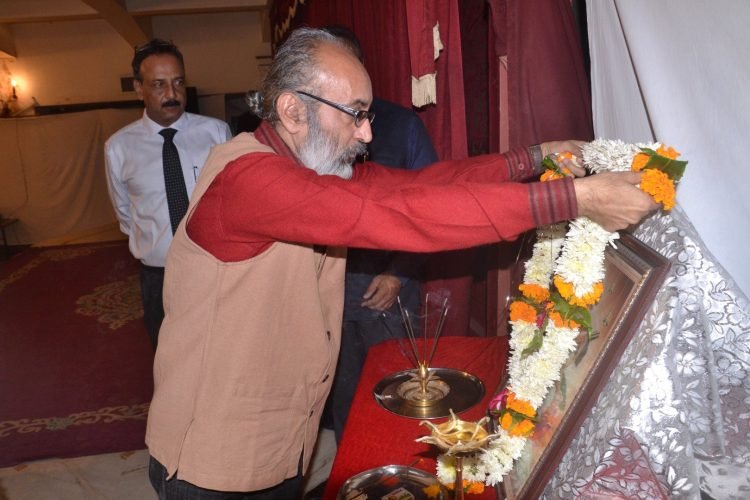 बच्चा, कच्ची मिटटी का ढेला