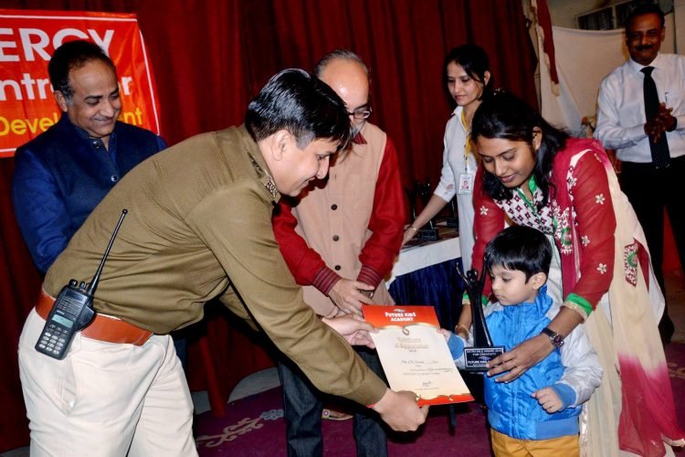 बच्चा, कच्ची मिटटी का ढेला