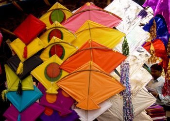 हवाओं पे लिख दो हवाओं के नाम