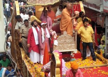 बड़े जूना अखाड़े की पेशवाई  : अप्रैल  5, 2016 : झलकियाँ -2