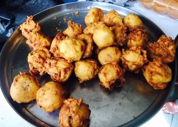 नरेन्द्र टॉ. के आलूबड़े | Narendra Talkies’ Aaloo Bade