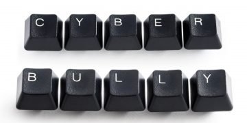 क्या साइबर बुलिंग ? कैसे रोकें इसे ?