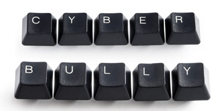 क्या साइबर बुलिंग ? कैसे रोकें इसे ?