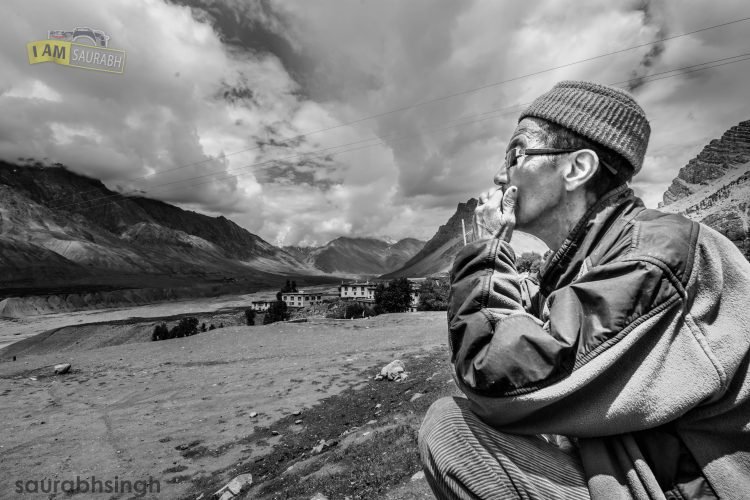 श्वेत श्याम : जीवन के रंग